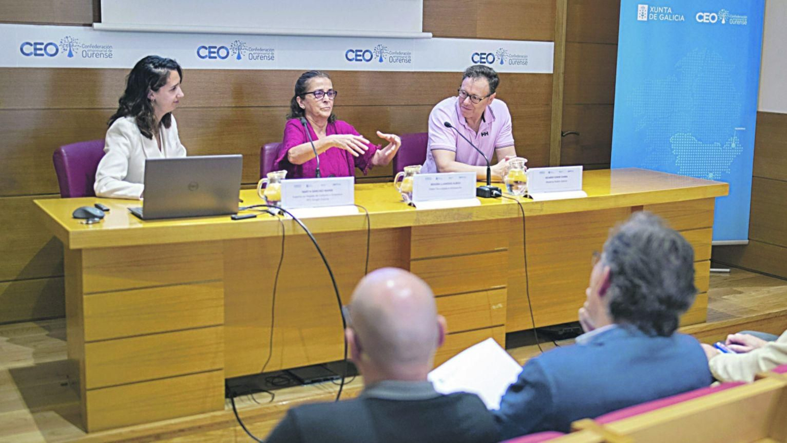 Marta Sánchez, Begoña Llamosas y Ricardo Conde, representantes de algunas de las empresas participantes.