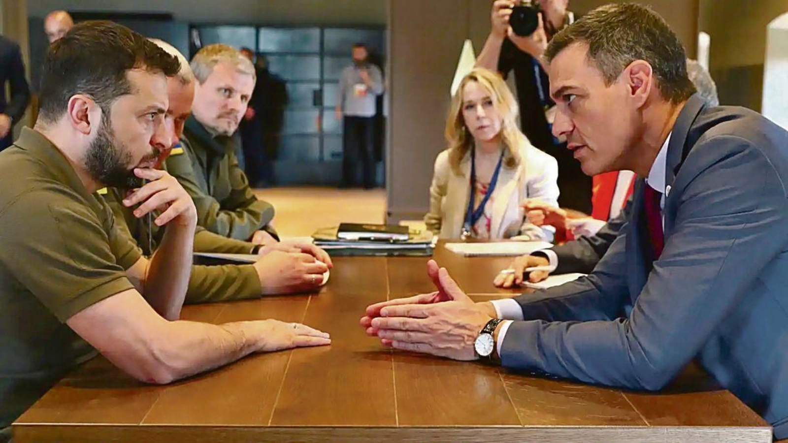 Zelensky y Pedro Sánchez, durante la reunión de ayer en Moldavia.