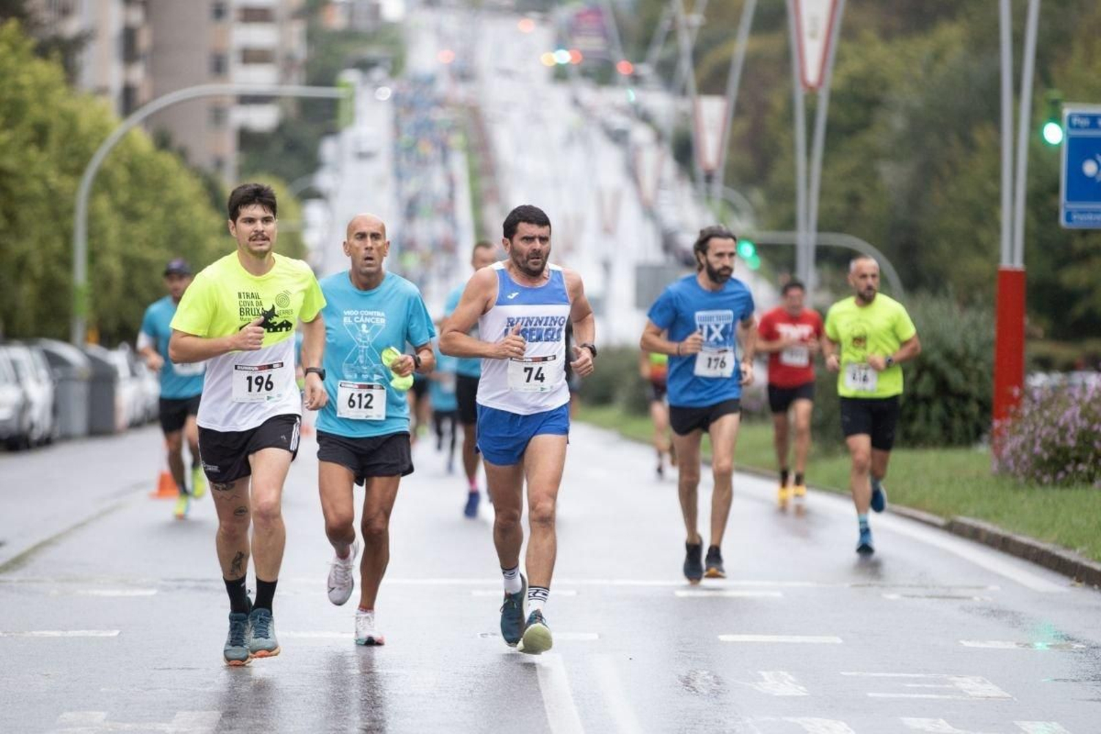 Participantes en la última carrera organizada en las calles de Coia.