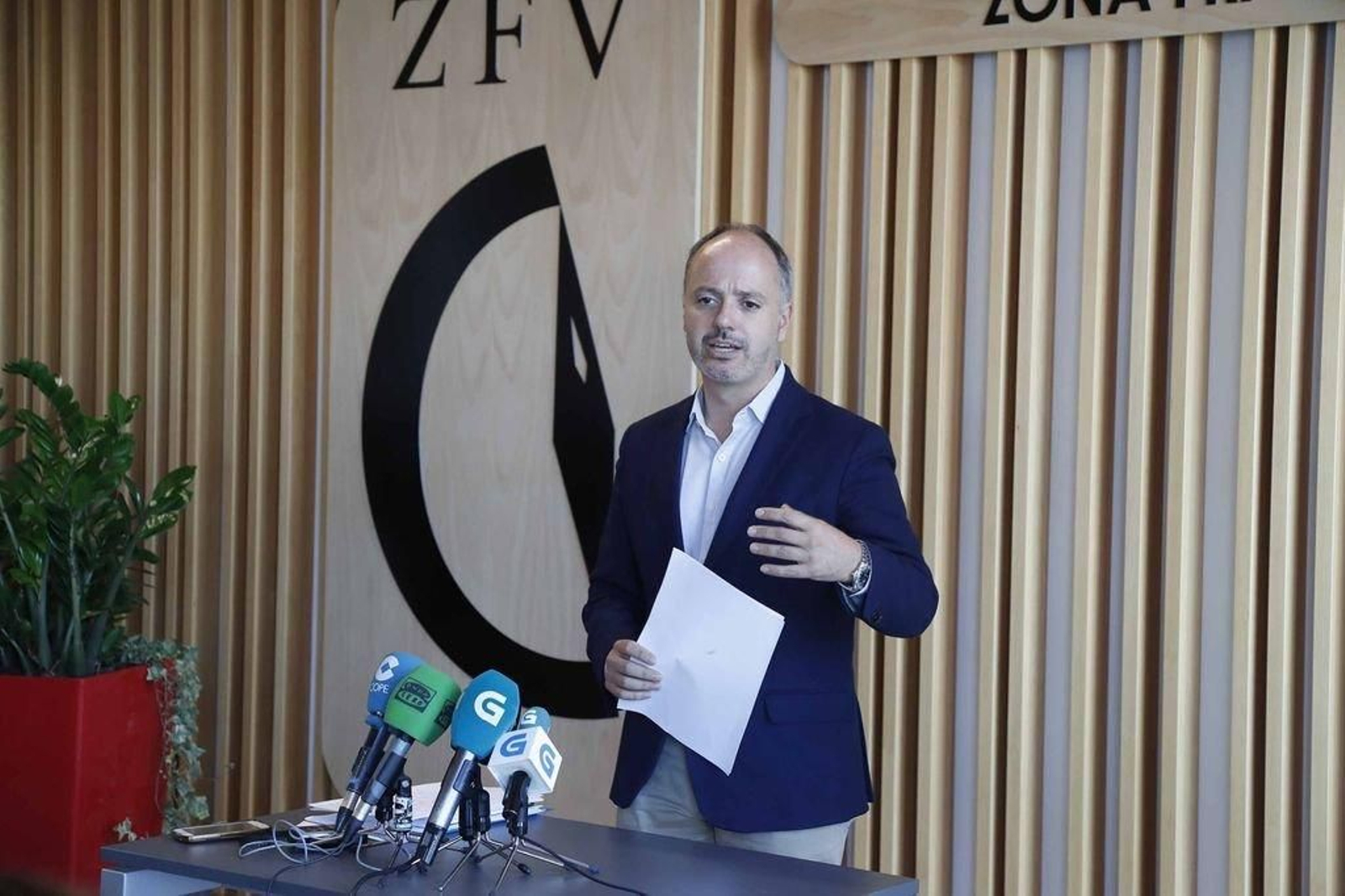 Regades, delegado de Zona Franca.
