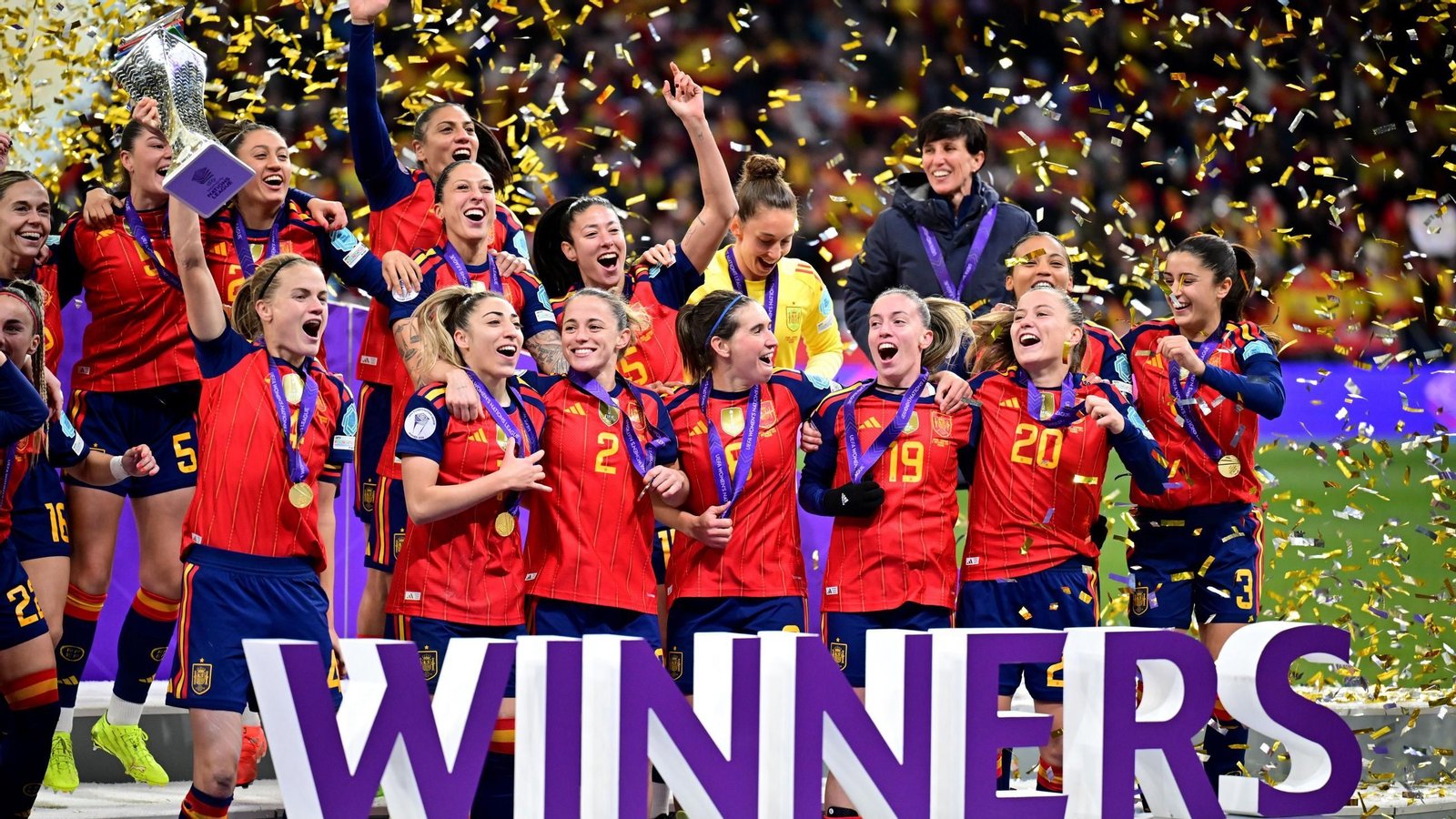 Las jugadoras de España levantan la Nations League