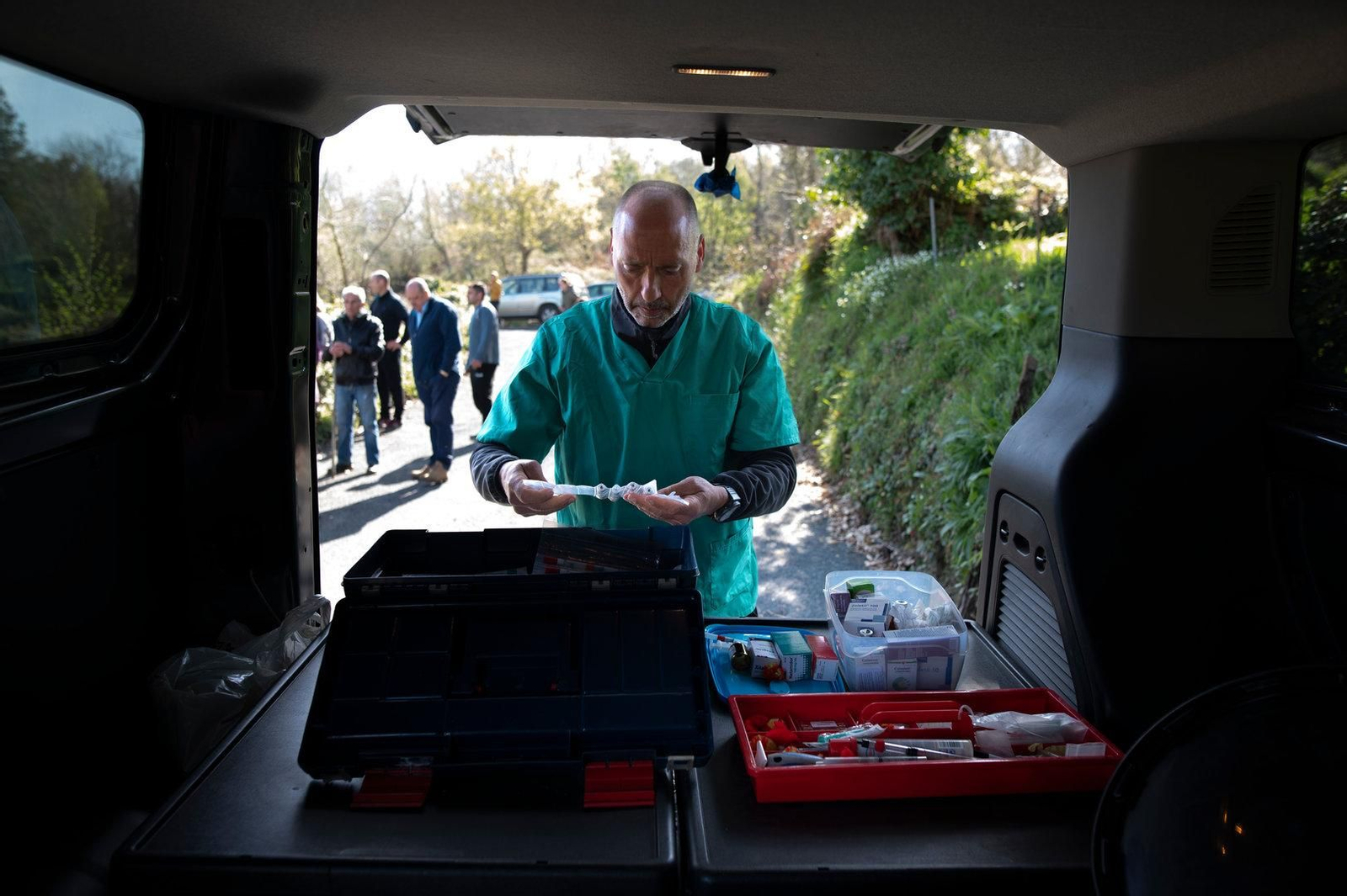 Pablo Teijeiro fue el veterinario encargado de curar la pata de Tina.