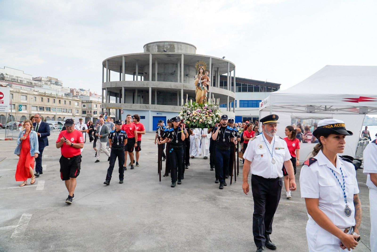 Galería | Vigo rinde homenaje a la Virgen del Carmen por tierra y por mar