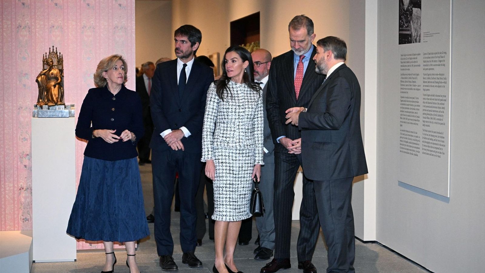 EuropaPress 7141975 ministro cultura ernest urtasun rey felipe reina letizia inauguracion