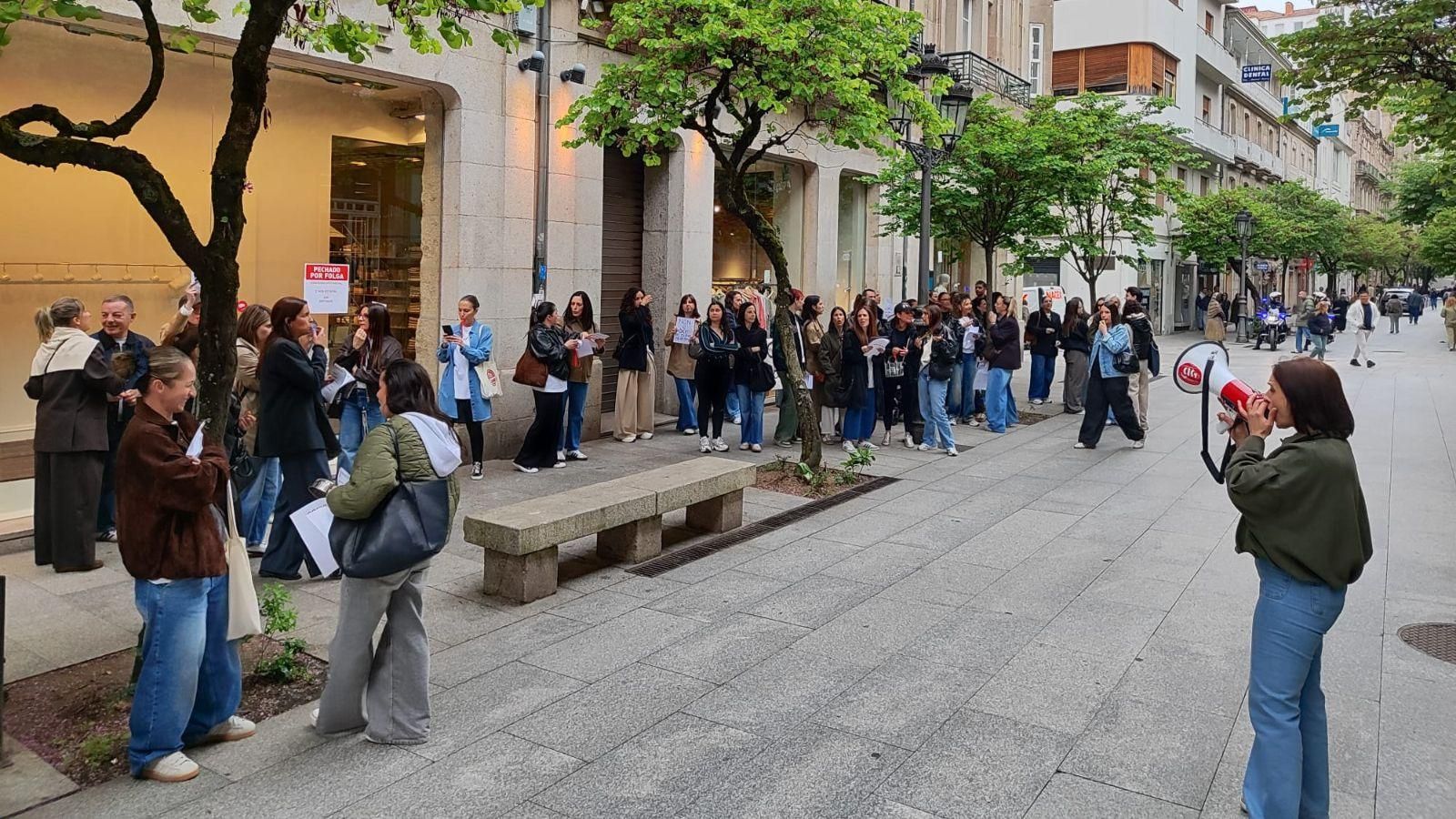 Manifestantes en la calle del Paseo