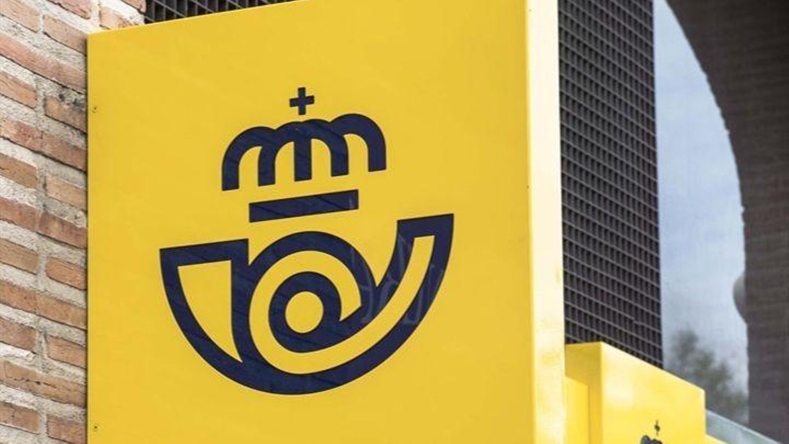 Logotipo de Correos creado por Cruz Novillos.