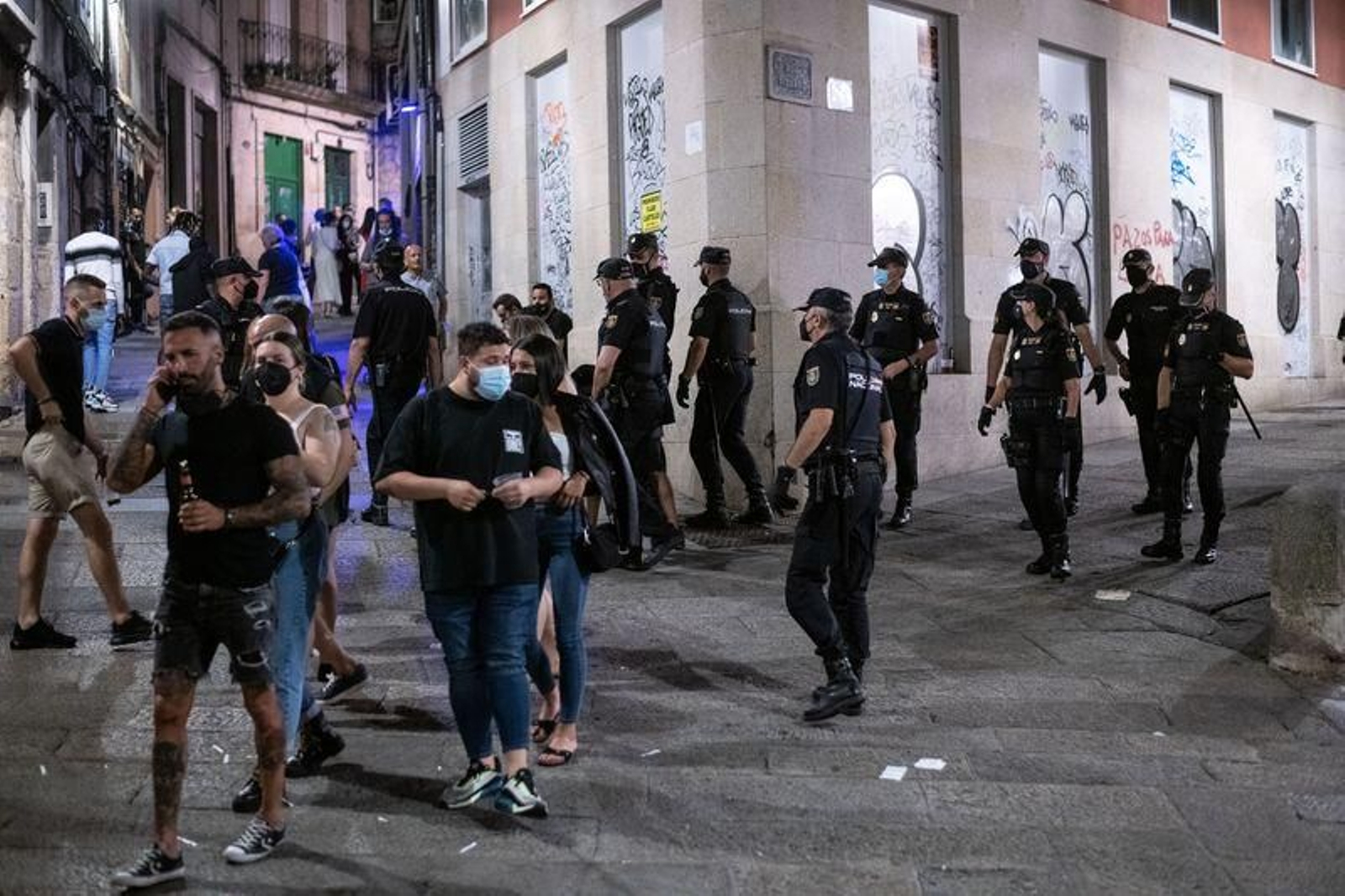 Despliegue policial para vigilar las zonas de ocio nocturno // FOTO: ÓSCAR PINAL