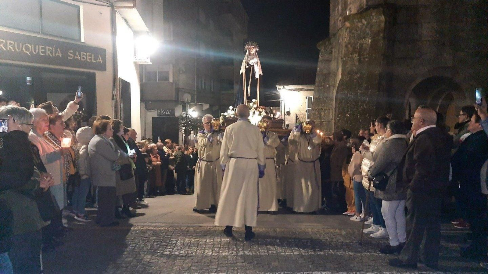 Procesión de la Virgen Dolorosa, ayer en Carballiño.