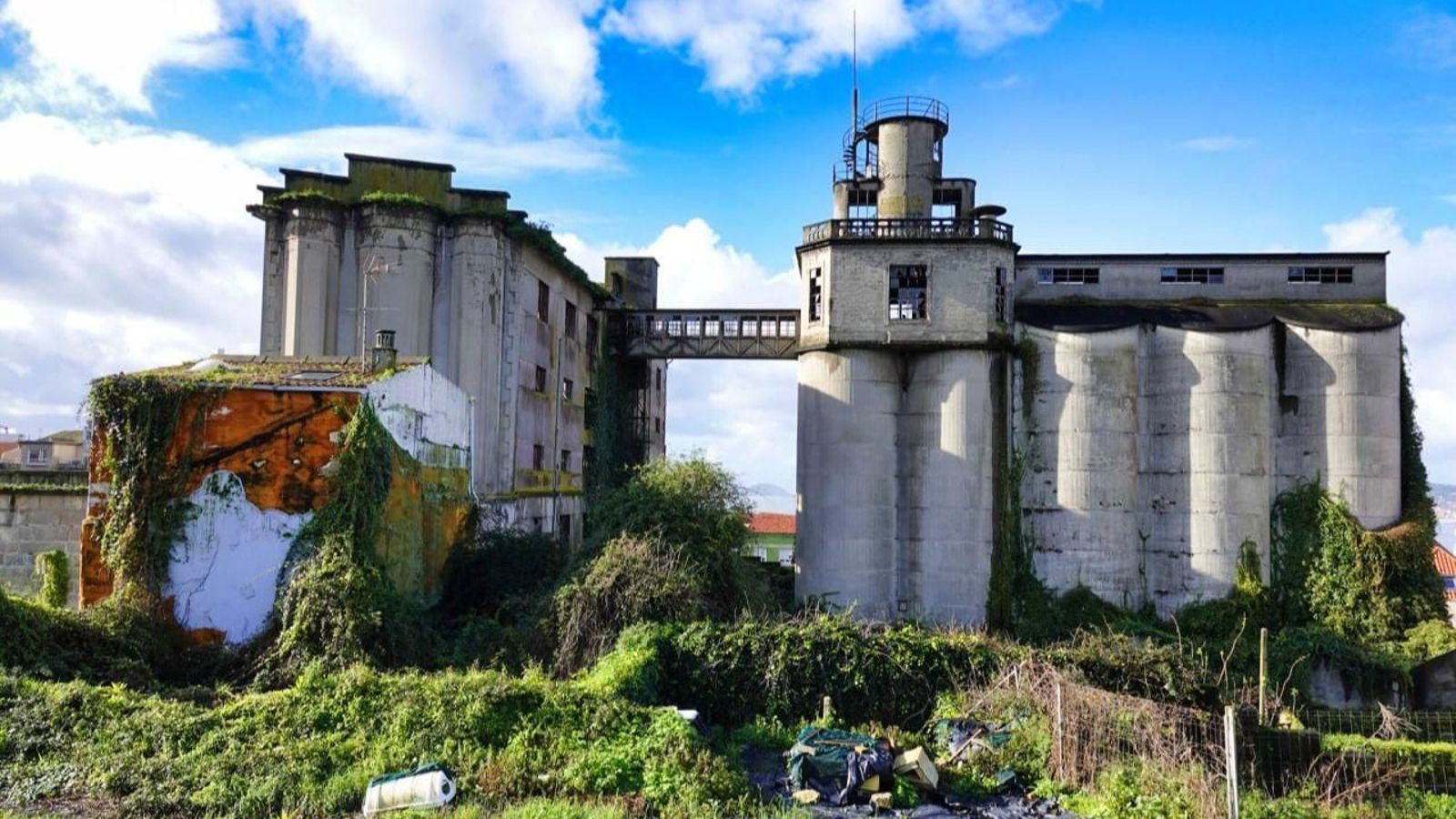 El estado actual, ruinoso, de la antigua Panificadora de Vigo.