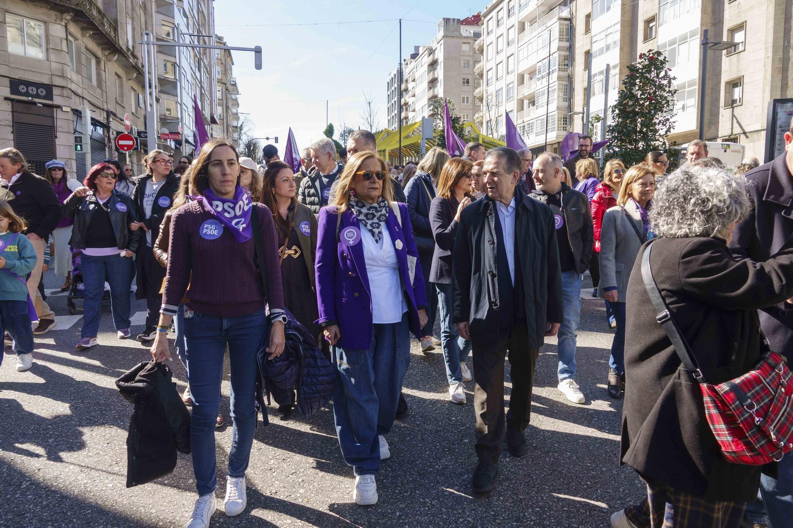 Galería | Las calles de Vigo se pintan de morado por el Día Internacional de la Mujer