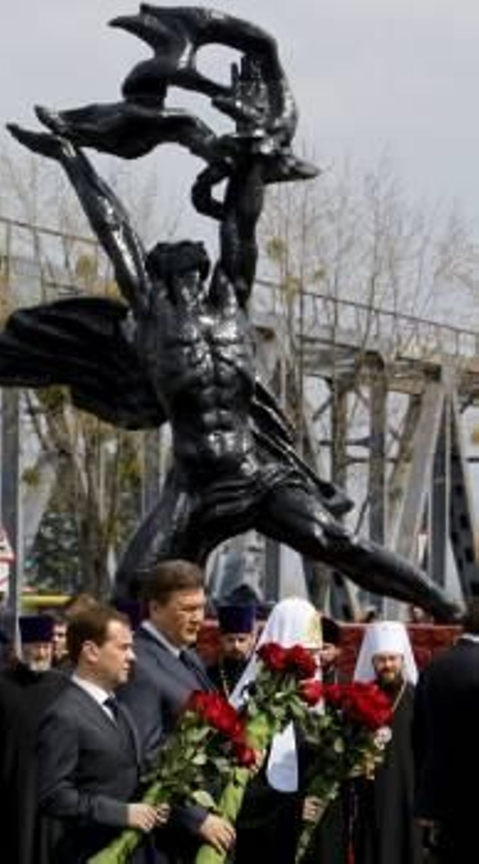 Los presidentes de Rusia y Ucrania homenajean a las víctimas de Chernobil.