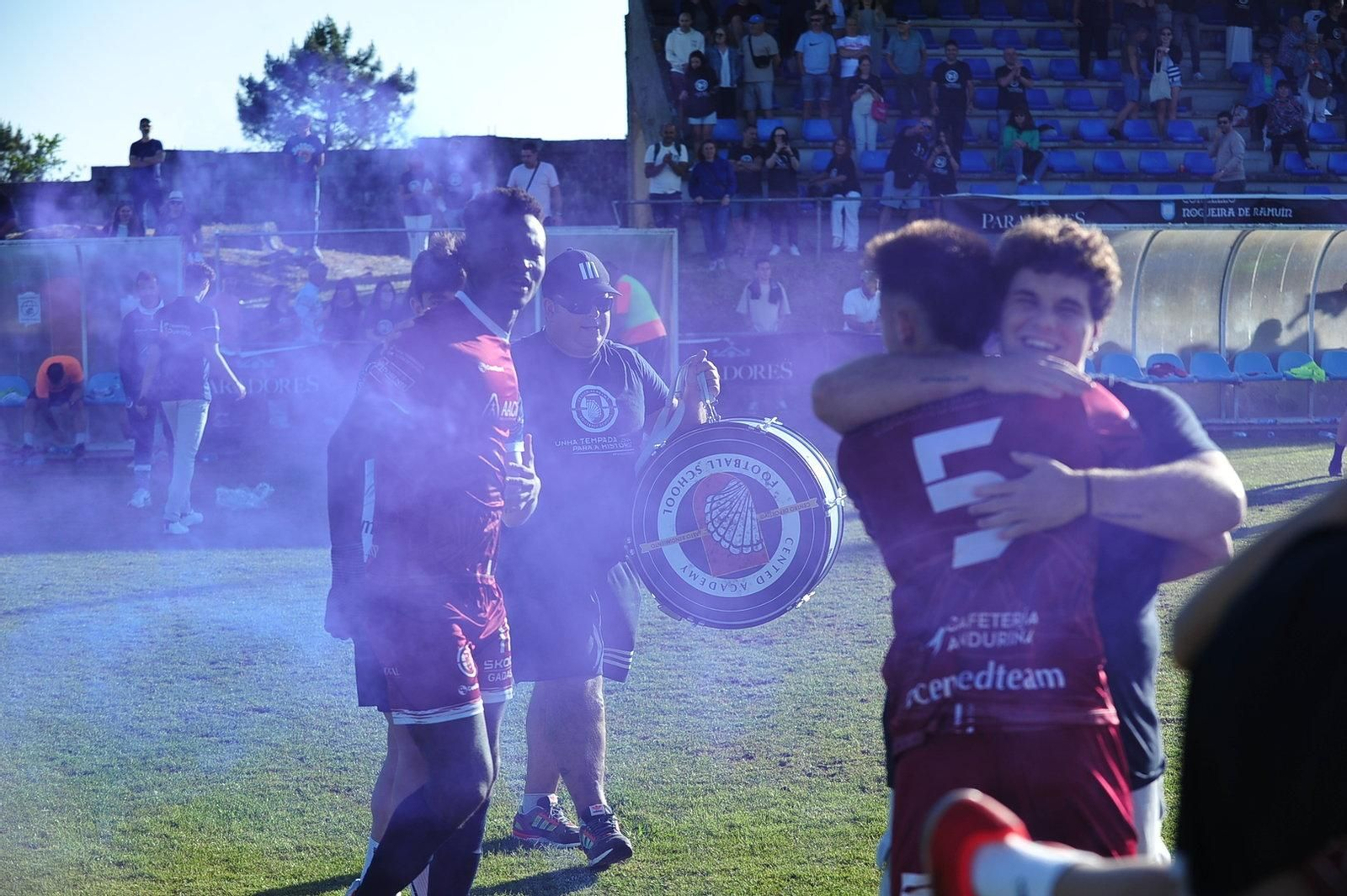 El equipo del Cented celebrando el ascenso.