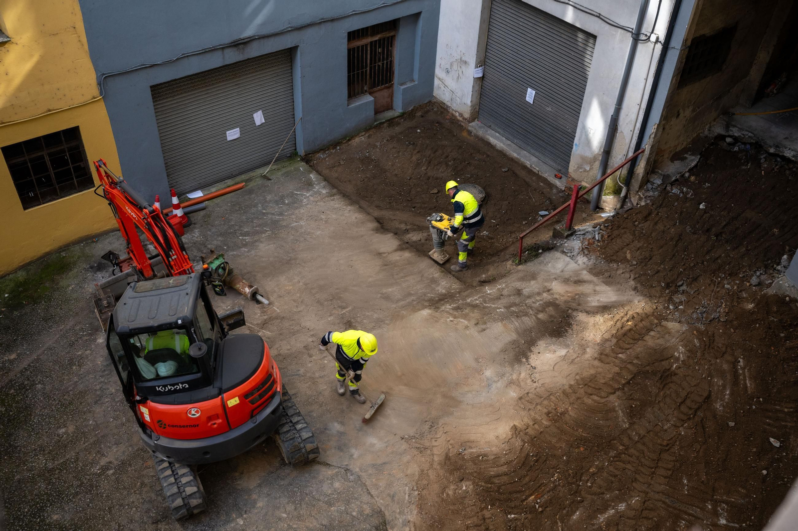 El intenso ruido es perceptible desde los diferentes edificios que rodean el patio.