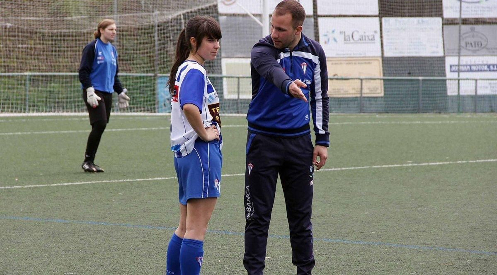 Dani Núñez da instrucciones.