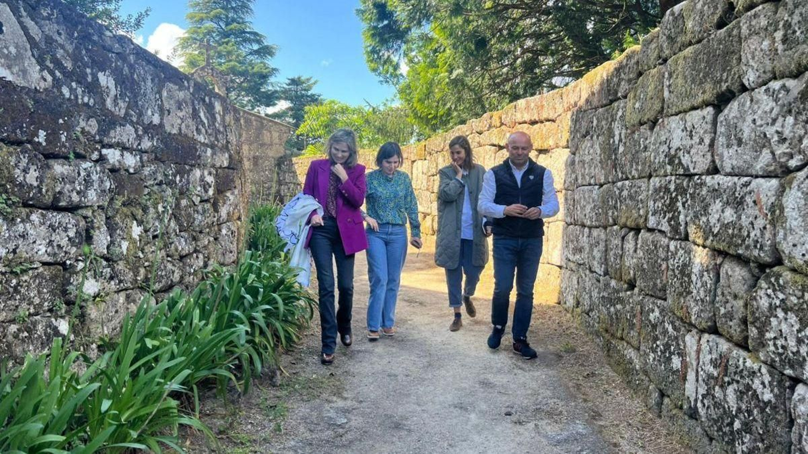 El diputado provincial, Pablo Castillo Amigo, durante su visita de supervisión al Castelo de Sobroso.