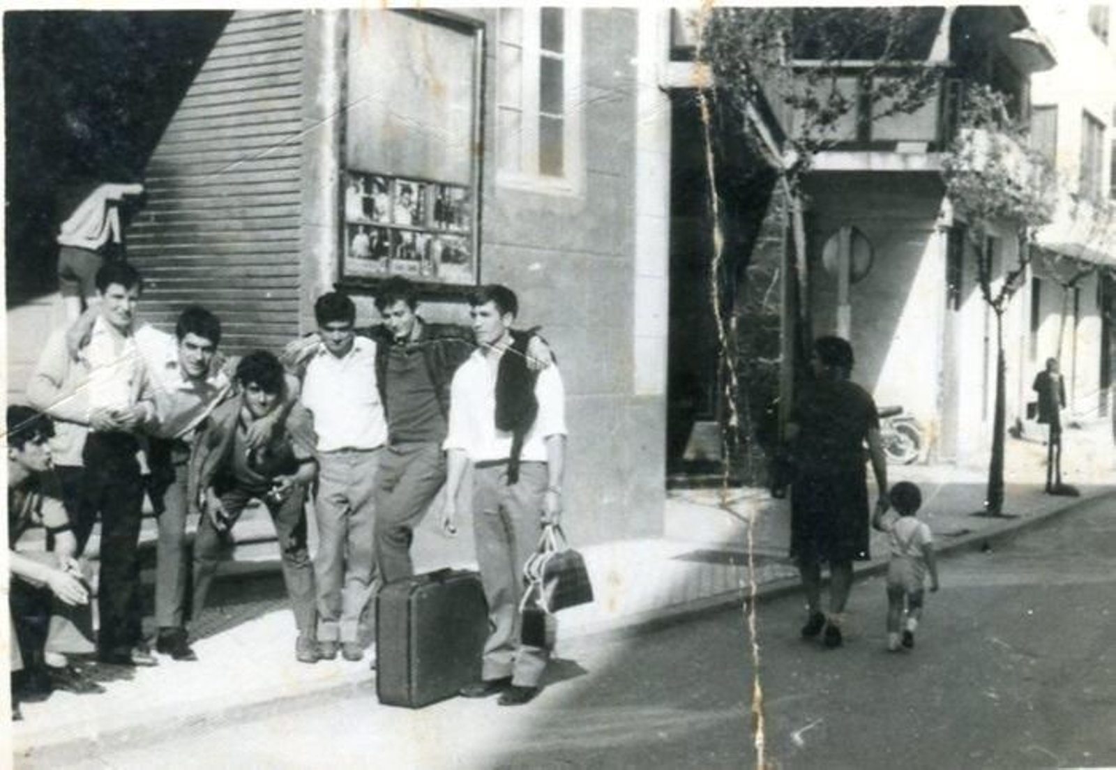 Un grupo de gallegos, a su llegada a Zarauz.