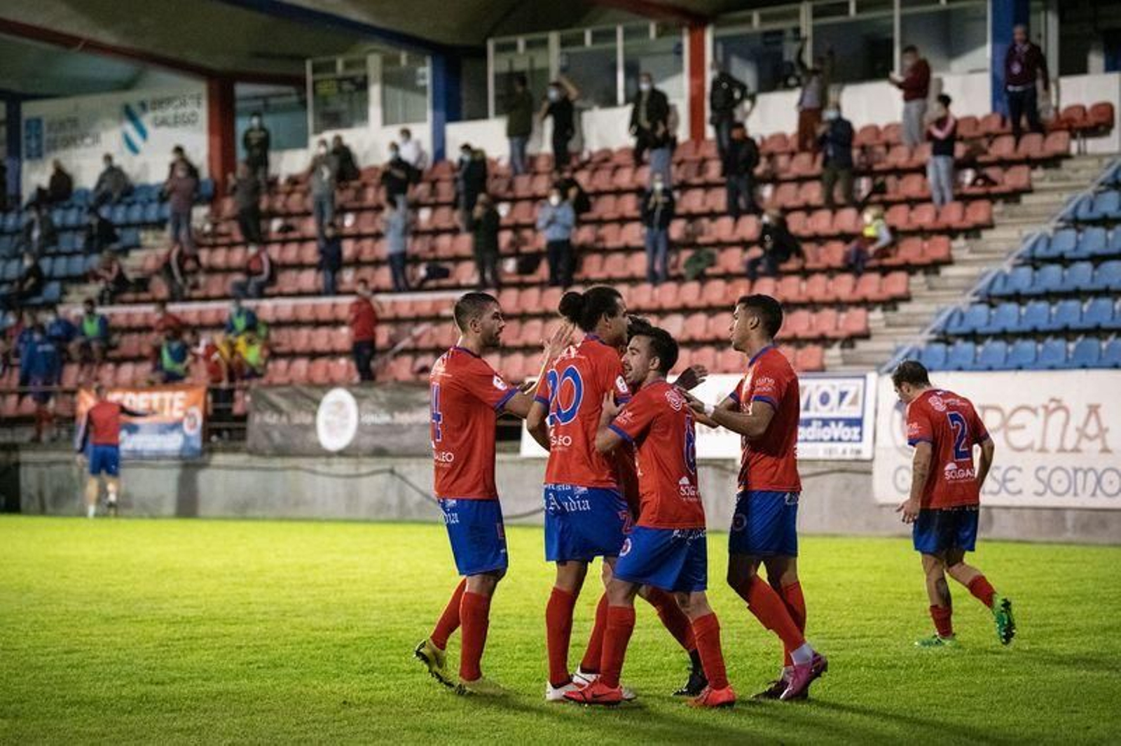 Varios jugadores de la UDO. (FOTO: ÓSCAR PINAL)