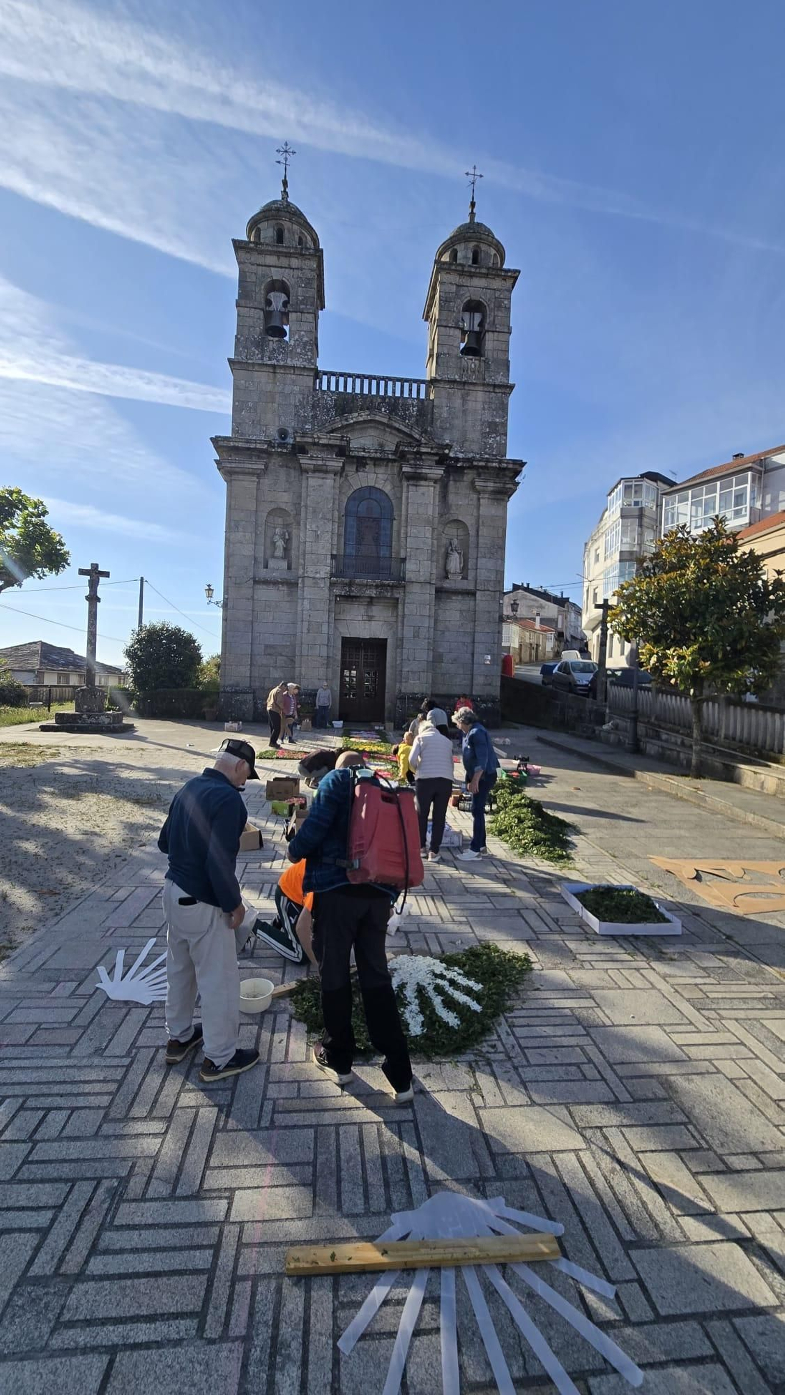 Galería | Castro Caldelas se engalana con alfombras de flores para el Corpus Christi