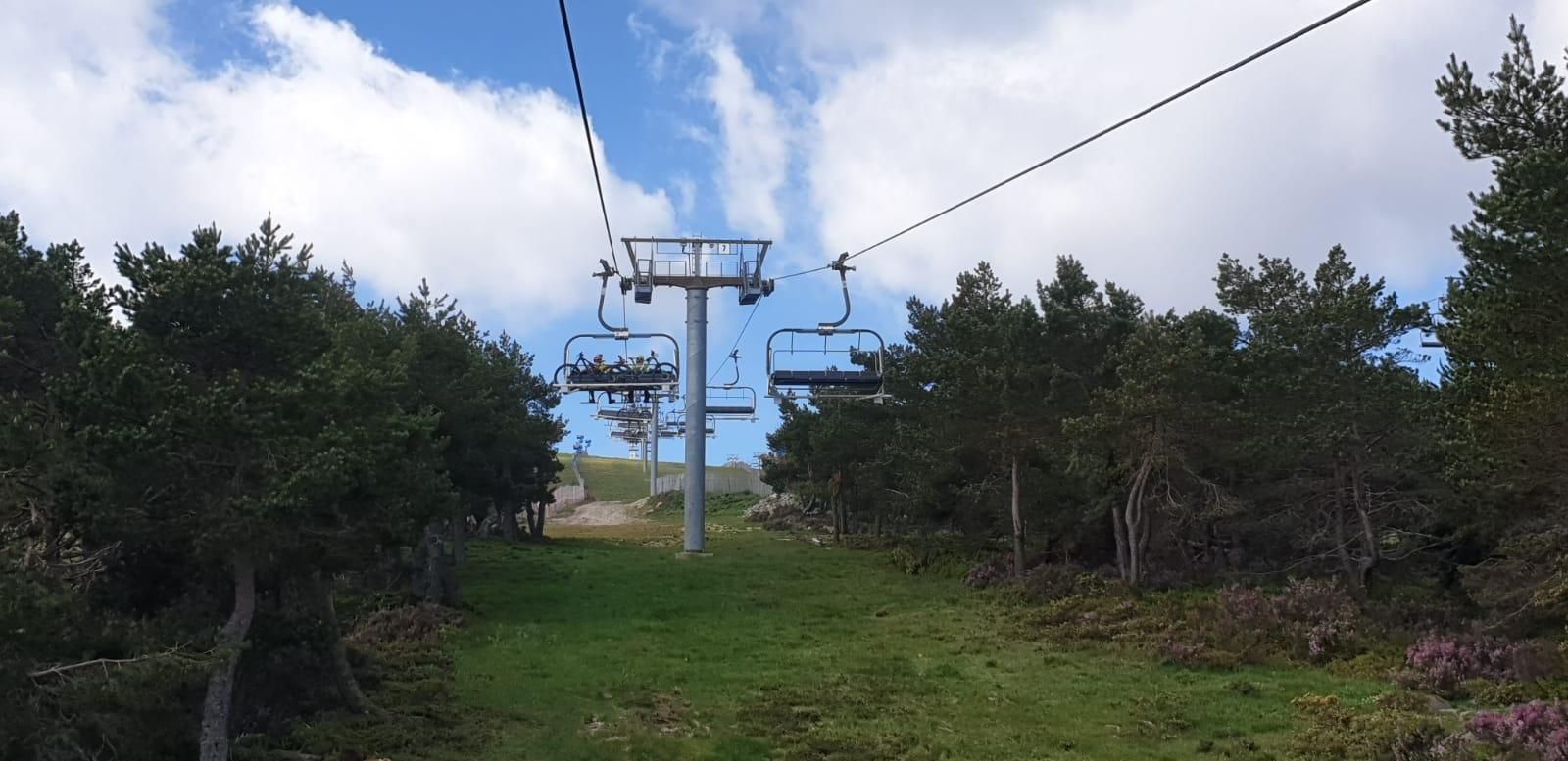 El Bike park de Manzaneda recibe a sus primeros usuarios.