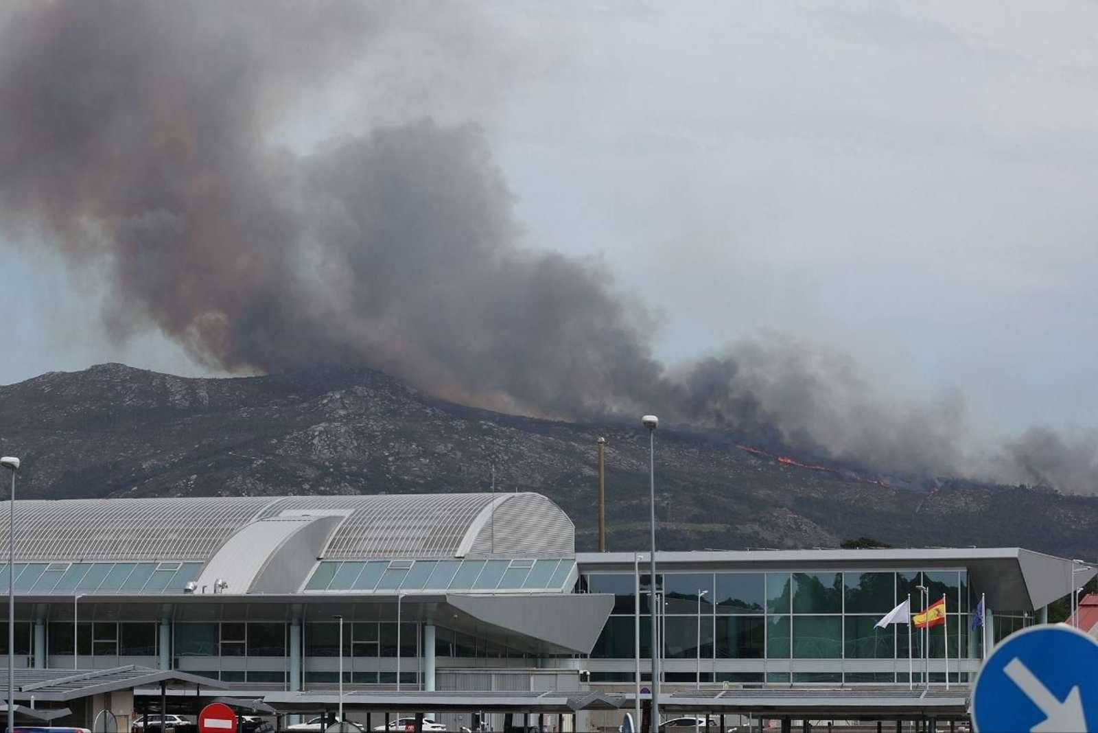 Galería | Las llamas devoran el monte Galleiro, entre Mos, Ponteareas y Pazos de Borbén