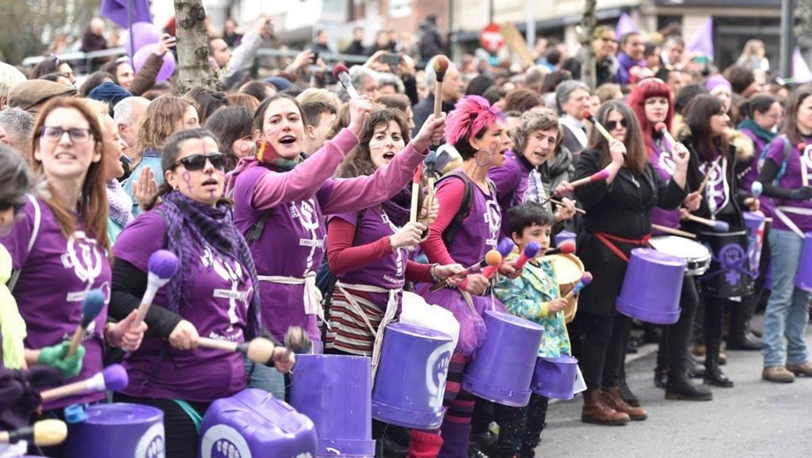 La marcha feminista recorre las calles de Vigo 13