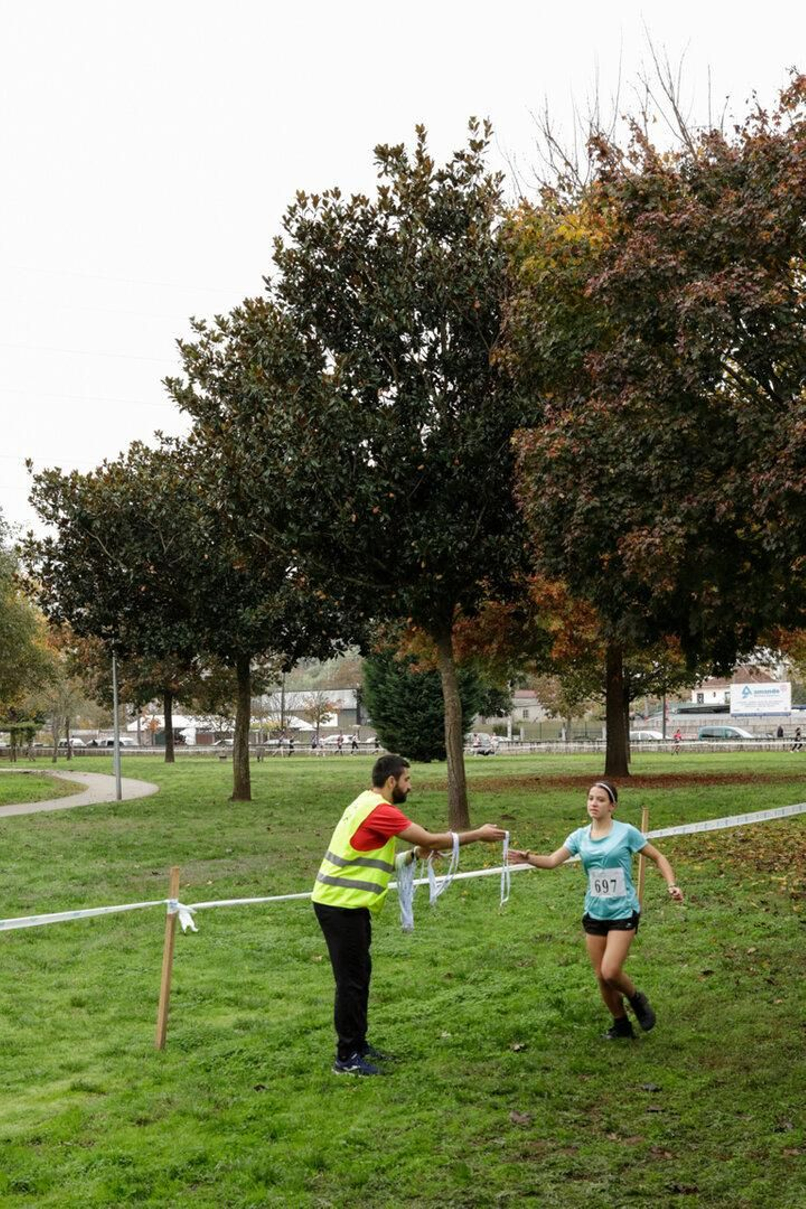 Ayudando a los participantes.