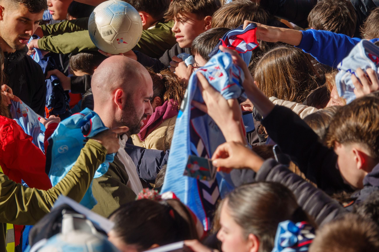 Galería | Regalo de Reyes del Celta a los niños en Balaídos