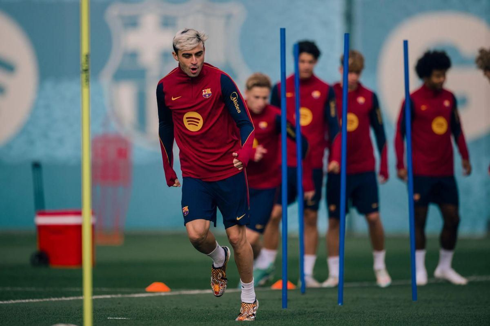 Los jugadores del Barcelona, ejercitándose en la previa al encuentro ante el Real Madrid.