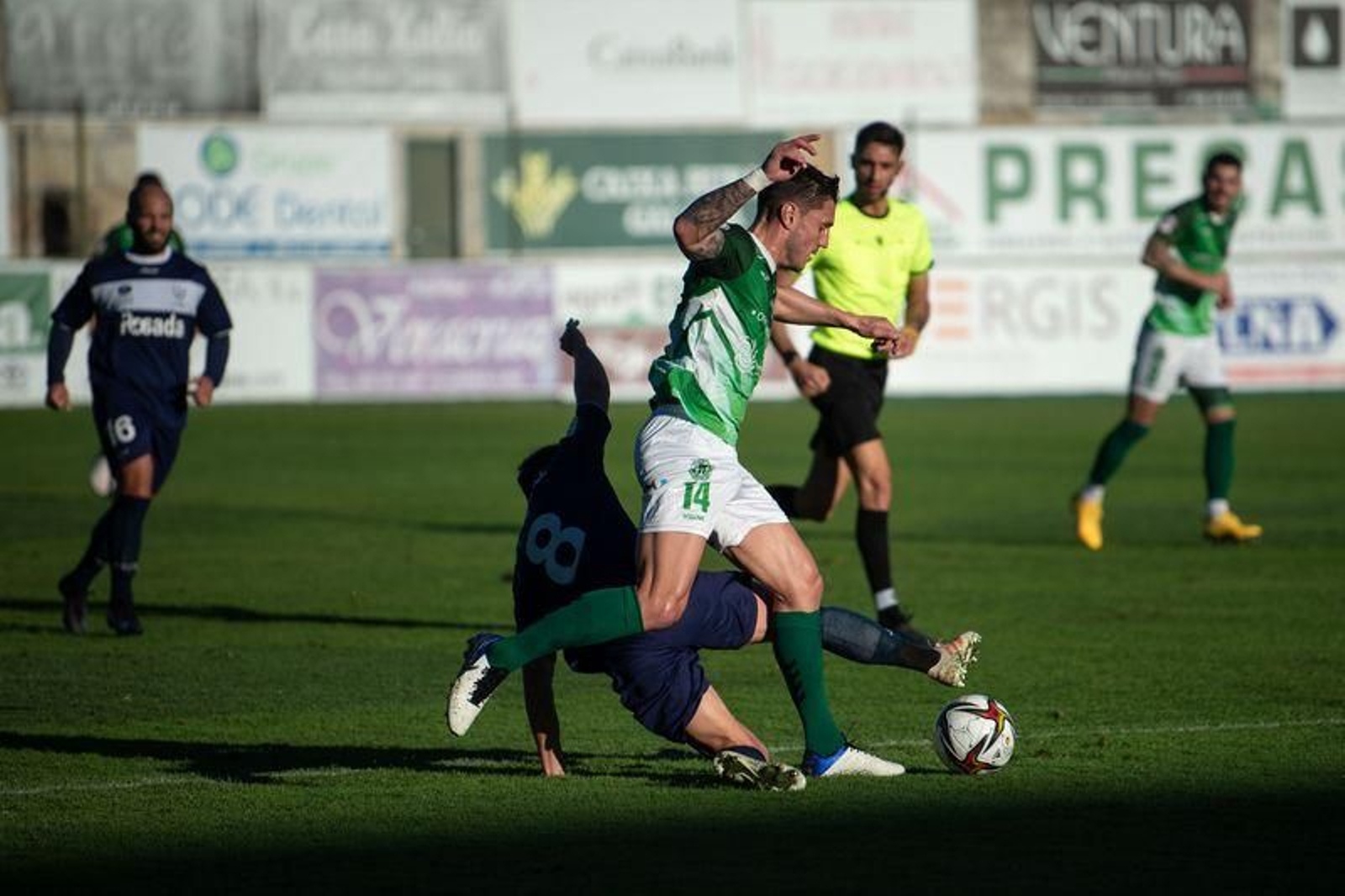 El partido entre el Arenteiro y el Marino en Espiñedo (ÓSCAR PINAL).