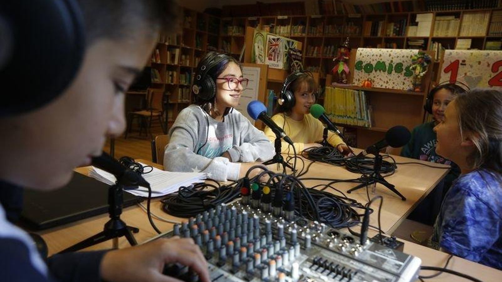 O Pereiro de Aguiar. 03/10/2019. Reportaje sobre el programa para alumnos de altas capacidades en el CEIP Ben CHo Sei de O Pereiro de Aguiar. En la foto el programa de Radio del Centro Foto: xesús Fariñas