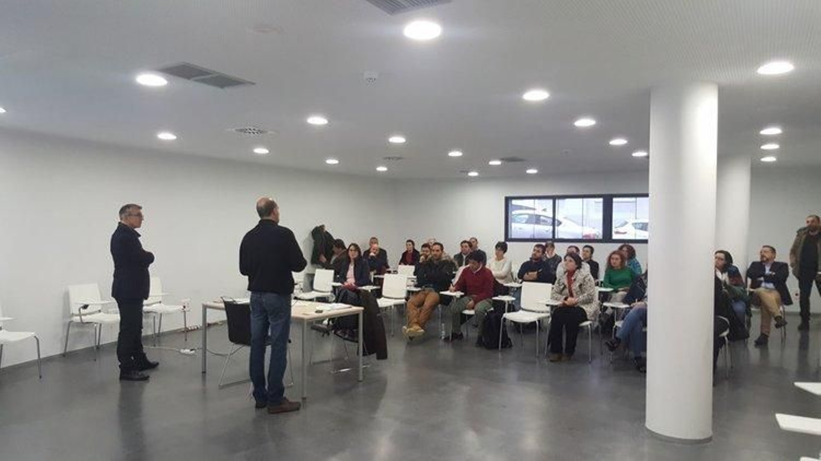 Guillermo Viñas del Igape y el regidor celanovés, José Lus Ferro, en la presentación de la nueva edición.