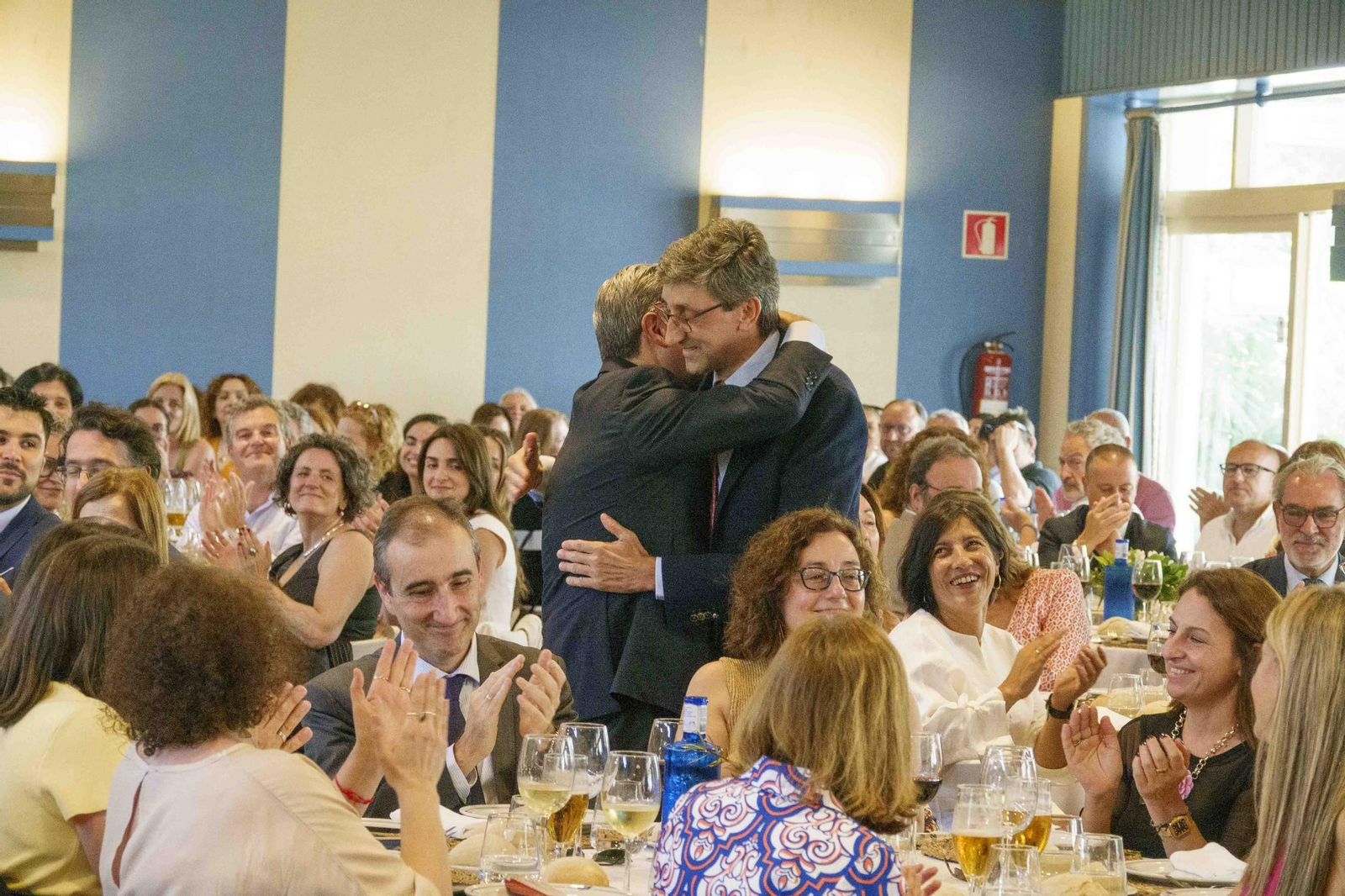 Galería | Emotiva despedida en Vigo al exjuez decano Germán Serrano