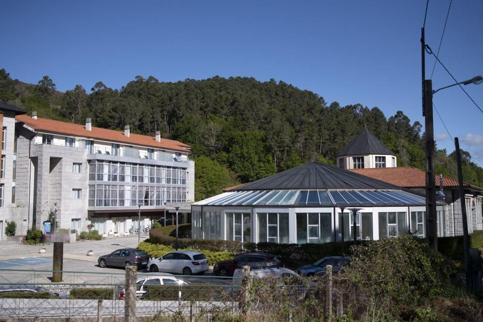Exterior del Balneario Caldaria de Lobios, ubicado en la parroquia de Riocaldo.