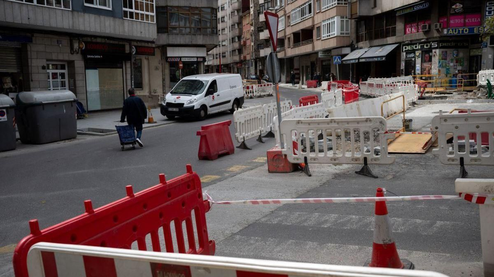 Aspecto que presentaba la avenida de Portugal a la altura de la Praza do Couto, este martes por la mañana.