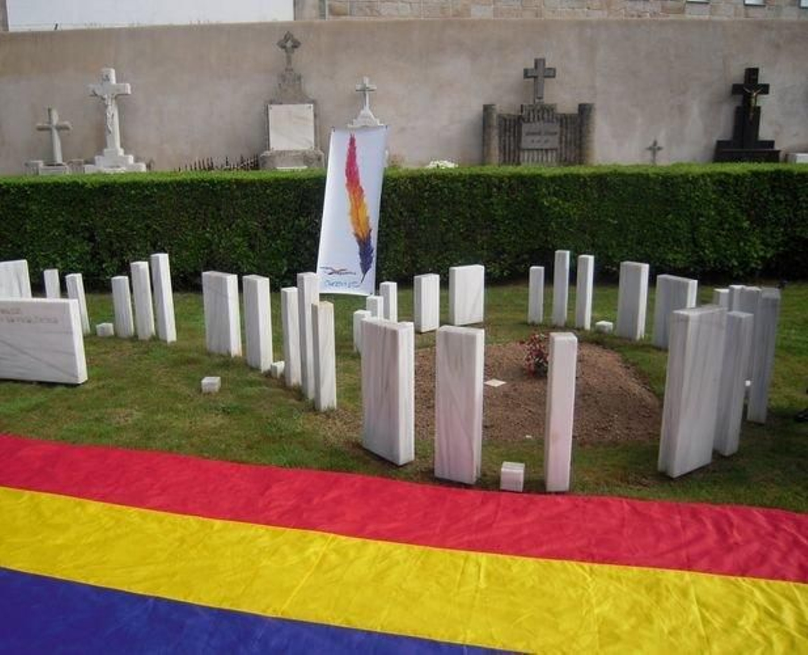 Homenaxe republicana no cemiterio de San Francisco.