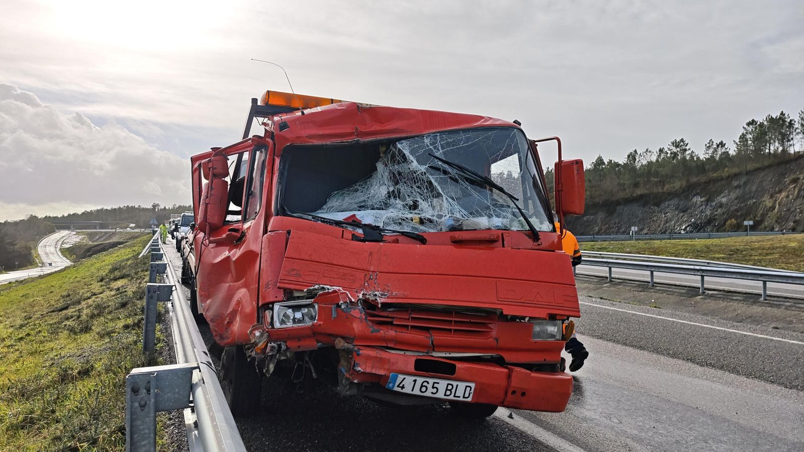 Grúa accidentada en la A-8 a la altura de Guitiriz.