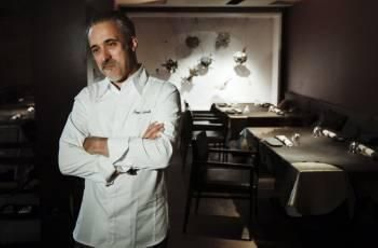 Sergi Arola, en el comedor de su restaurante madrileño. (Foto: EMILIO NARANJO)