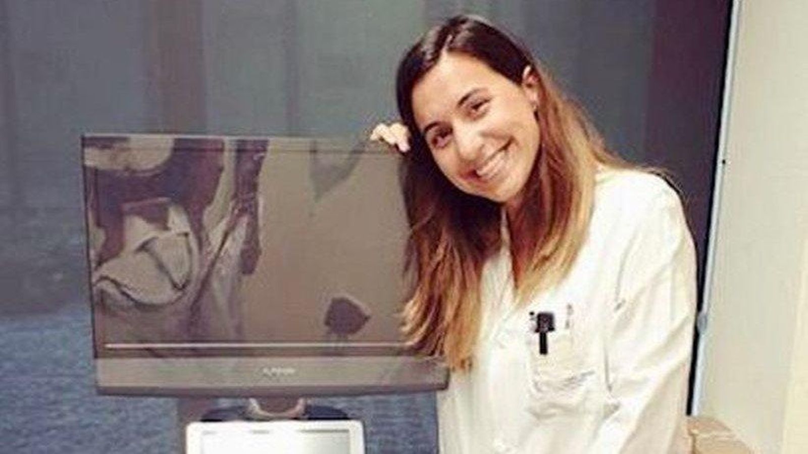 La neumóloga Cristina Ramos recibió el premio extraordinario por su tesis.