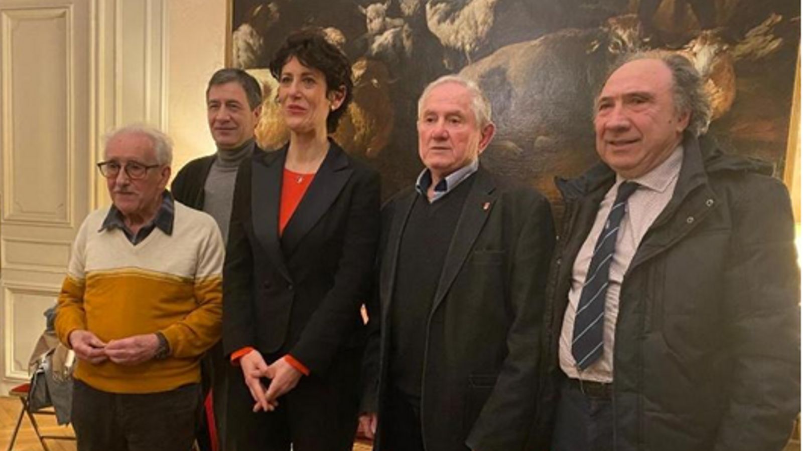 Antonio (primero por la izquierda) junta a la ministra Elma Saiz y miembros del CRE