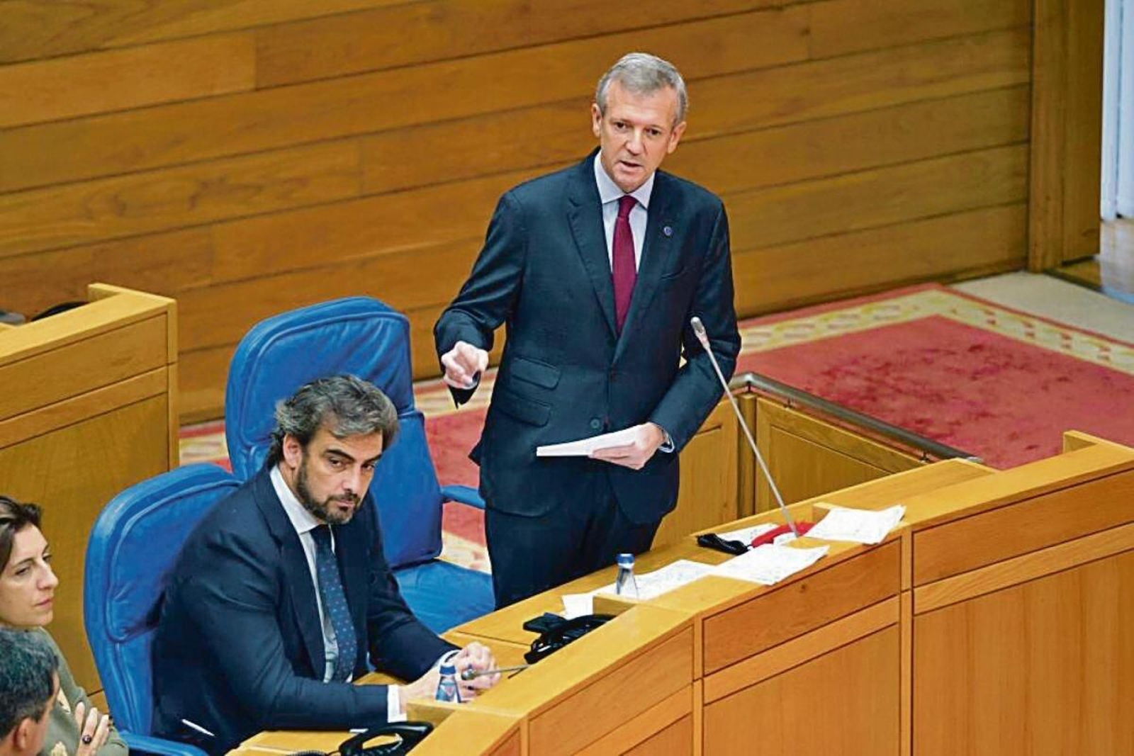 Alfonso Rueda y Diego Calvo, en el debate parlamentario.