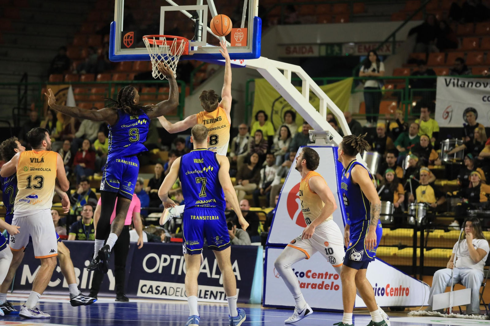 Galería | El COB sufre pero gana de nuevo en el Pazo