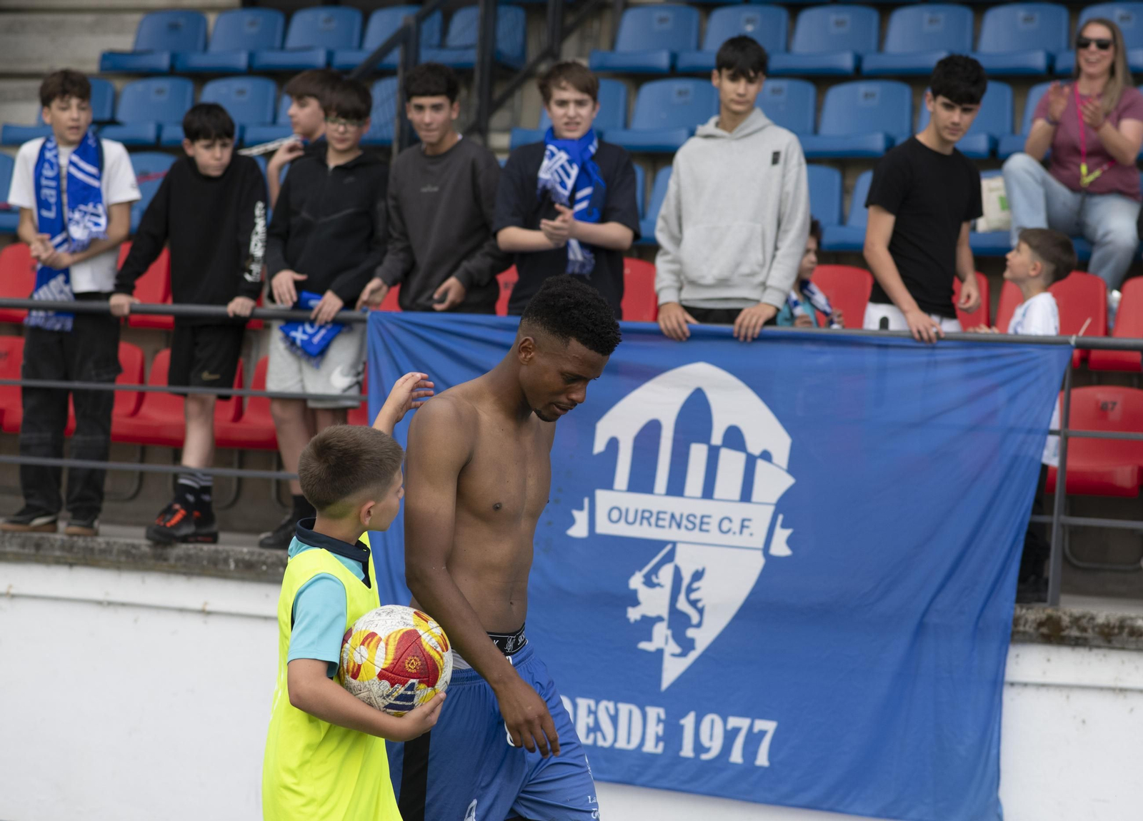 Galería | La tristeza invade O Couto con el descenso del Ourense CF