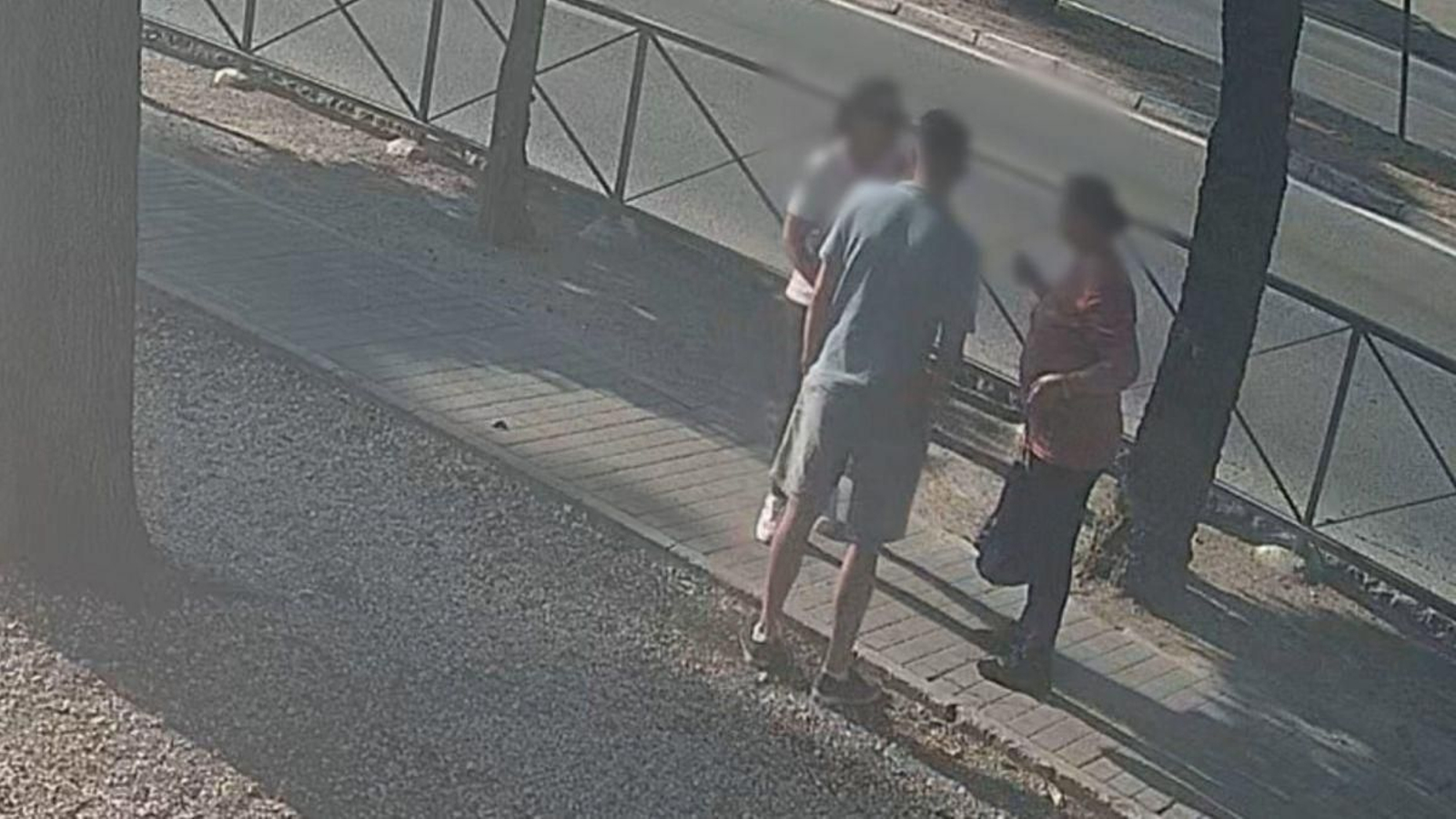 Dos estafadores grabados por cámaras de la Guardia Civil.