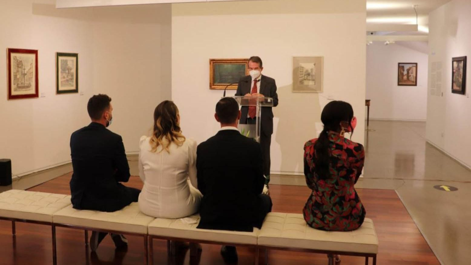 Abel Caballero ofició el pasado viernes la boda de Alba y Pablo en la Pinacoteca Francisco Fernández del Riego.