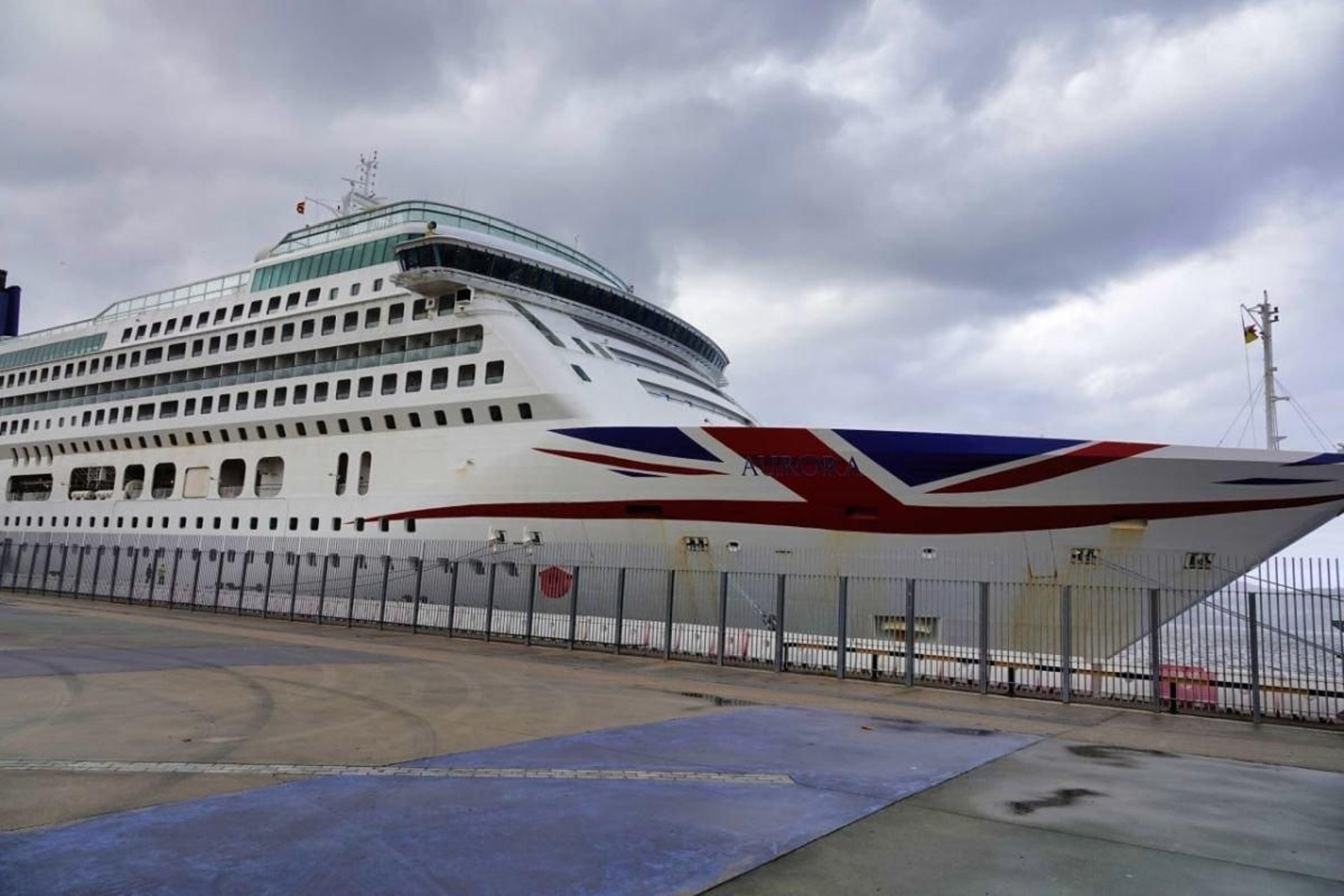 El “Aurora”, el primer crucero de diciembre y uno de los últimos del año, ayer.