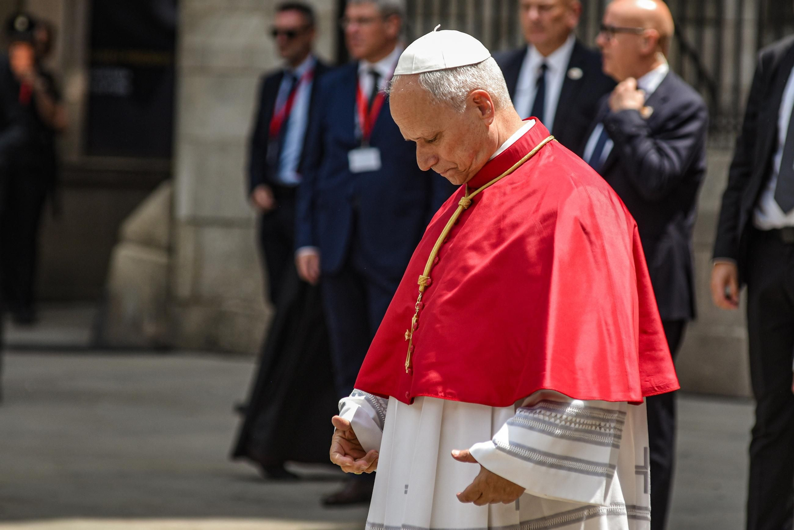 Galería | Cuarta jornada del papa León XIV en Barcelona, así lo acogieron en la catedral