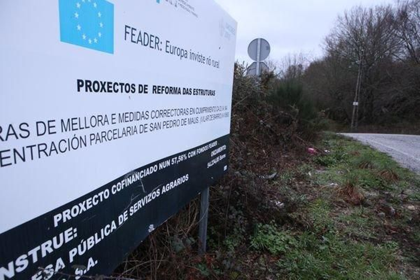 Cartel de concentración parcelaria en San Pedro de Maus, Vilar de Barrio.
