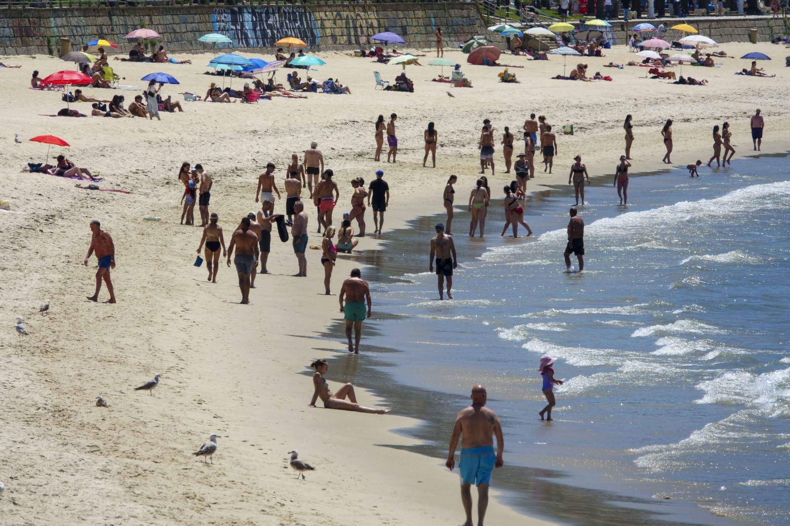 Galería | El calor se apodera de Vigo y llena las playas