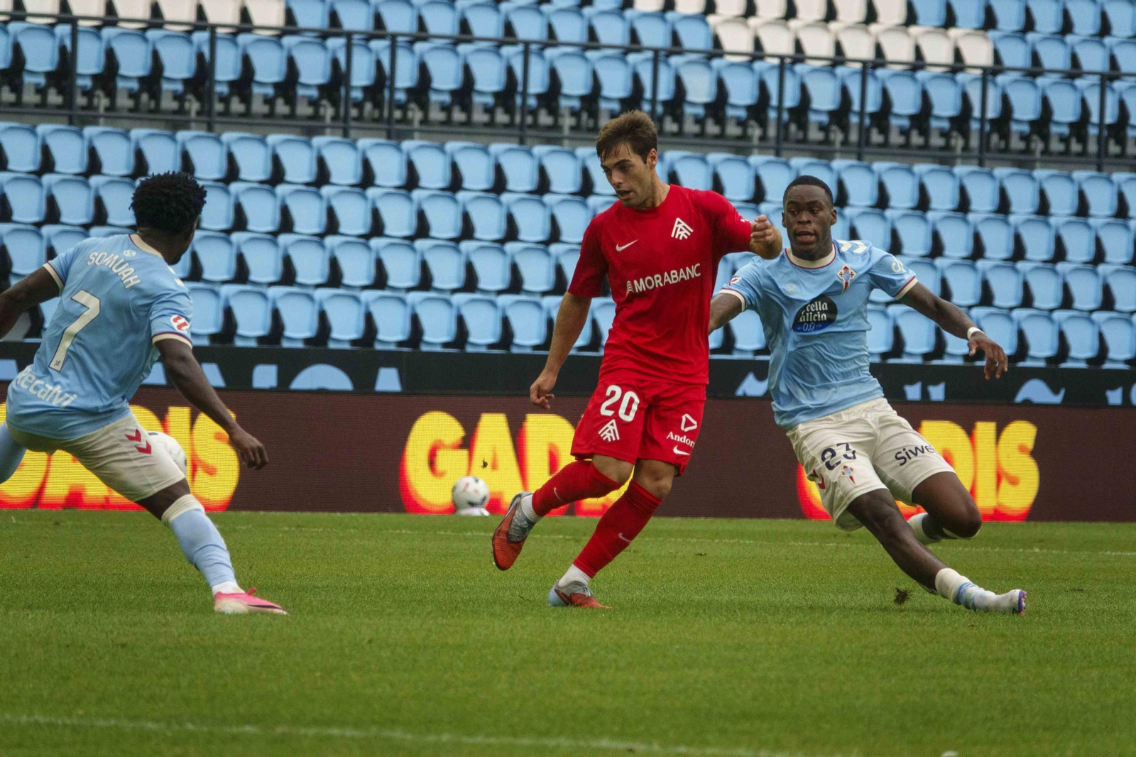 Galería | El Celta Fortuna se estrena como local en Segunda División