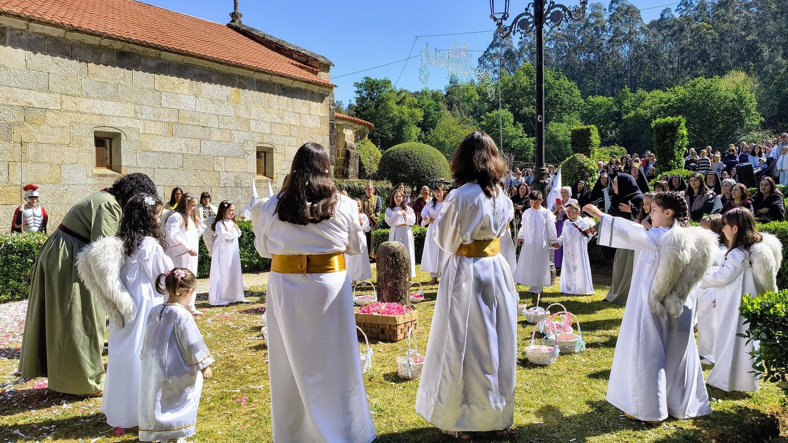 Los pequeños ángeles entonaron el Aleluya.